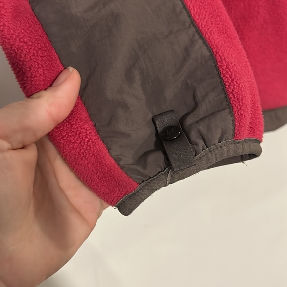 Woman’s Northface Jacket - Picture 2 of 6